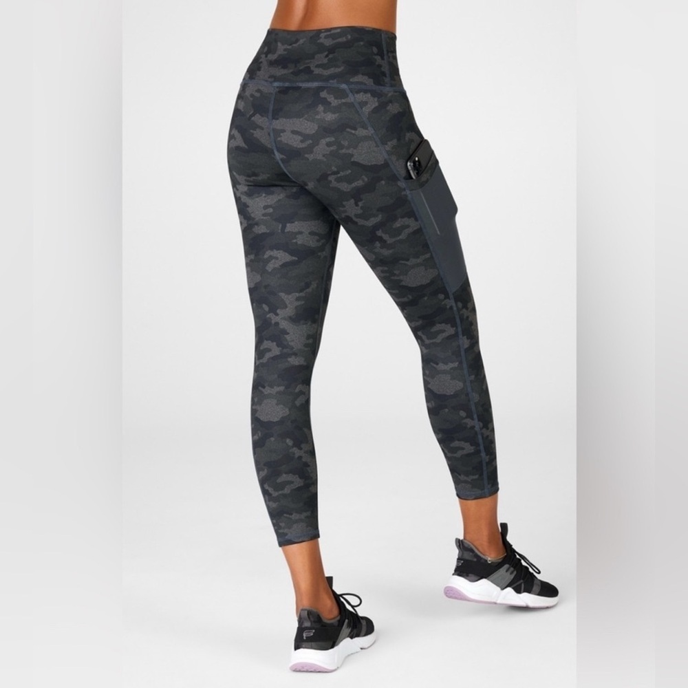 Women's Fabletics On-The-Go PowerHold® High-Waisted Legging xs Camo